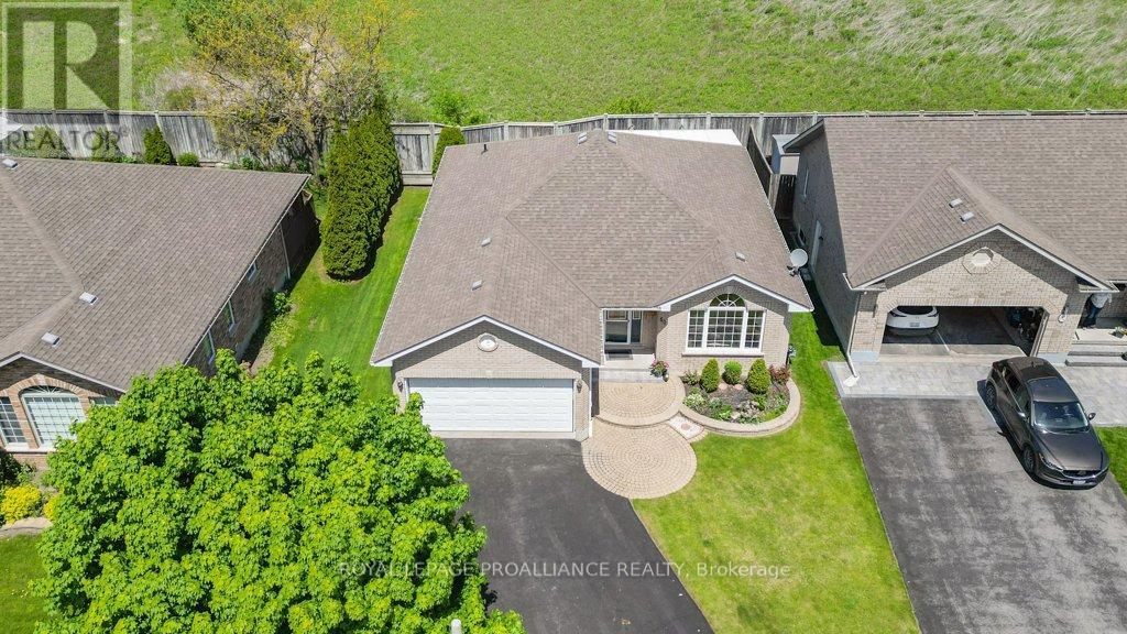 60 Hemlock Crescent, Belleville, Ontario  K8N 5Y2 - Photo 2 - X12163929