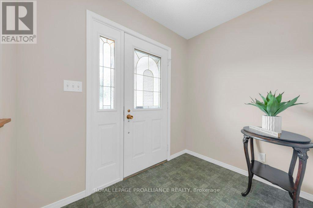 60 Hemlock Crescent, Belleville, Ontario  K8N 5Y2 - Photo 7 - X12163929