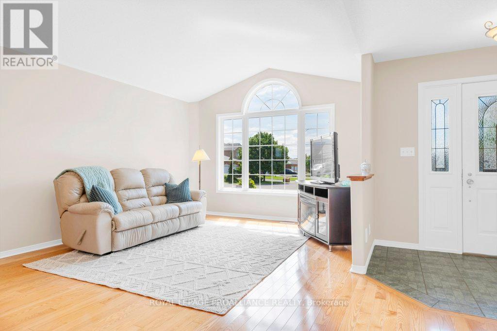 60 Hemlock Crescent, Belleville, Ontario  K8N 5Y2 - Photo 8 - X12163929