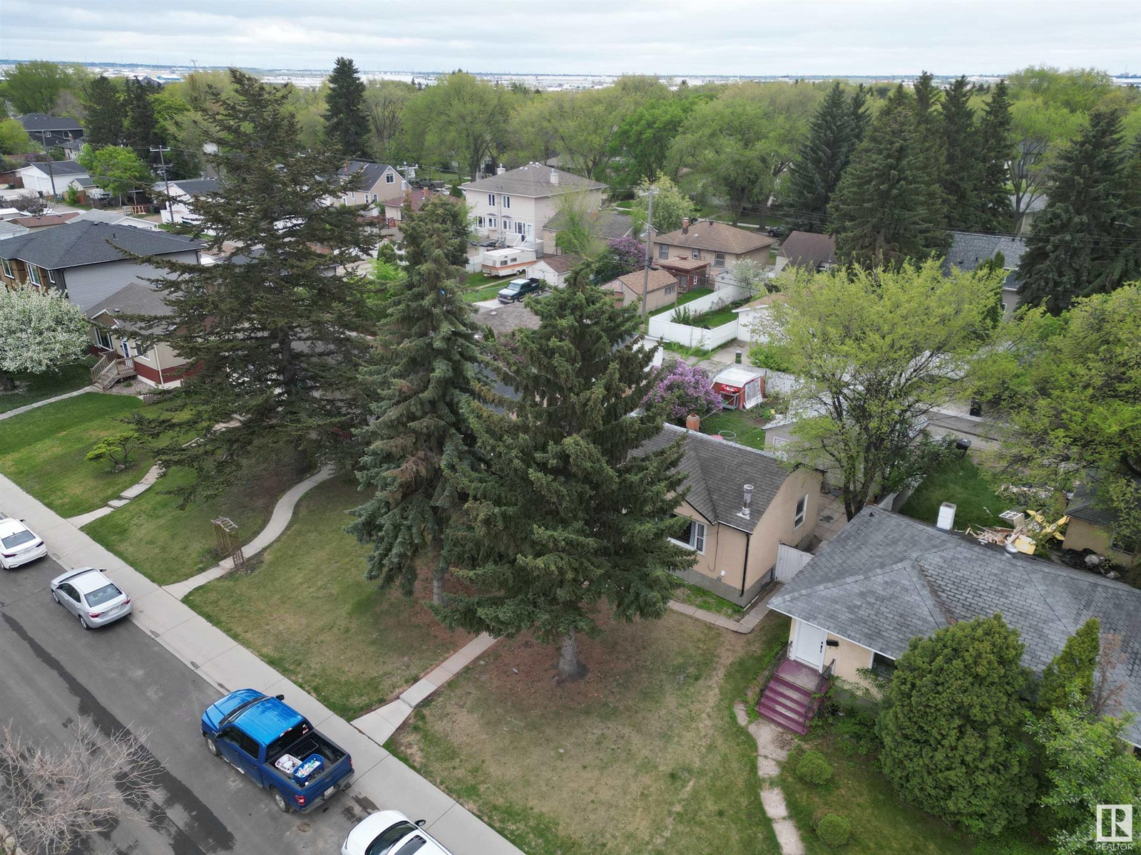 Property at 7723 82 AV NW image 2
