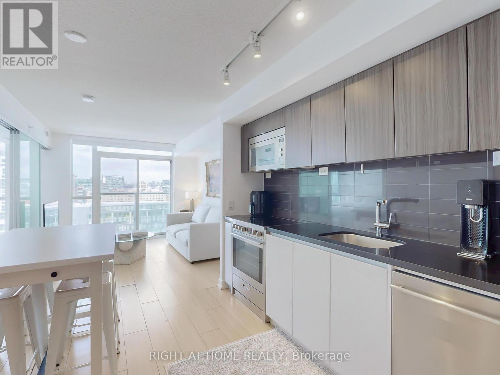 1610 - 85 QUEENS WHARF ROAD, Toronto, Ontario