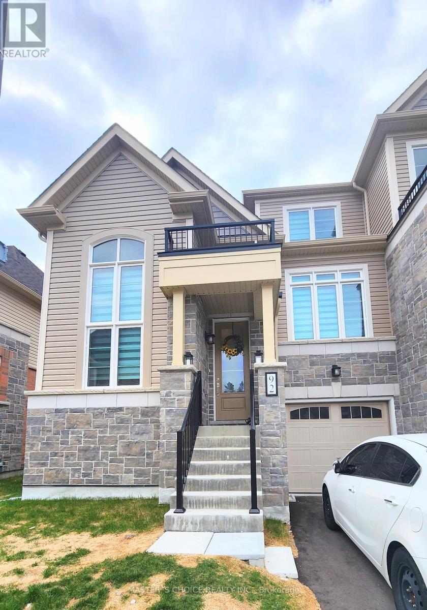 92 Lyall Stokes Circle, East Gwillimbury, Ontario  L0G 1M0 - Photo 4 - N12126105