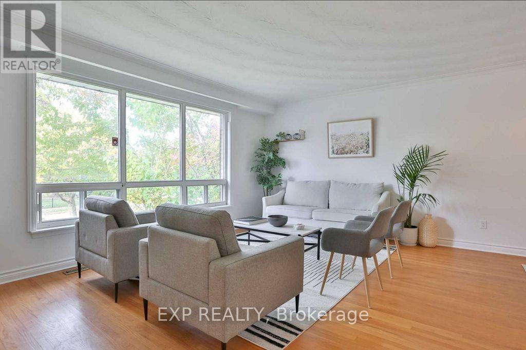 165 Carlson Drive, Newmarket, Ontario  L3Y 3H2 - Photo 7 - N12123450