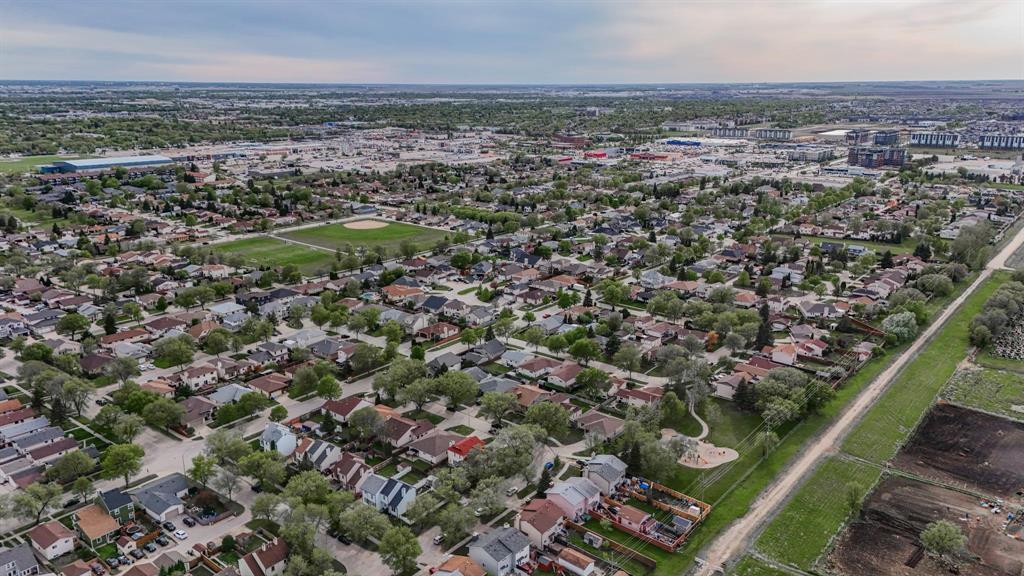 142 Birchbark Bay, Winnipeg, Manitoba  R2V 4P3 - Photo 10 - 202511409