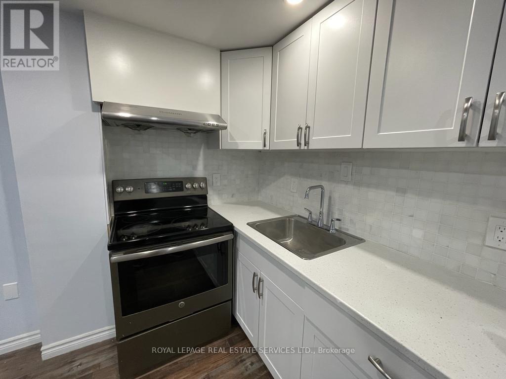 90 Niagara Trail, Halton Hills, Ontario  L7G 0A8 - Photo 2 - W12163861