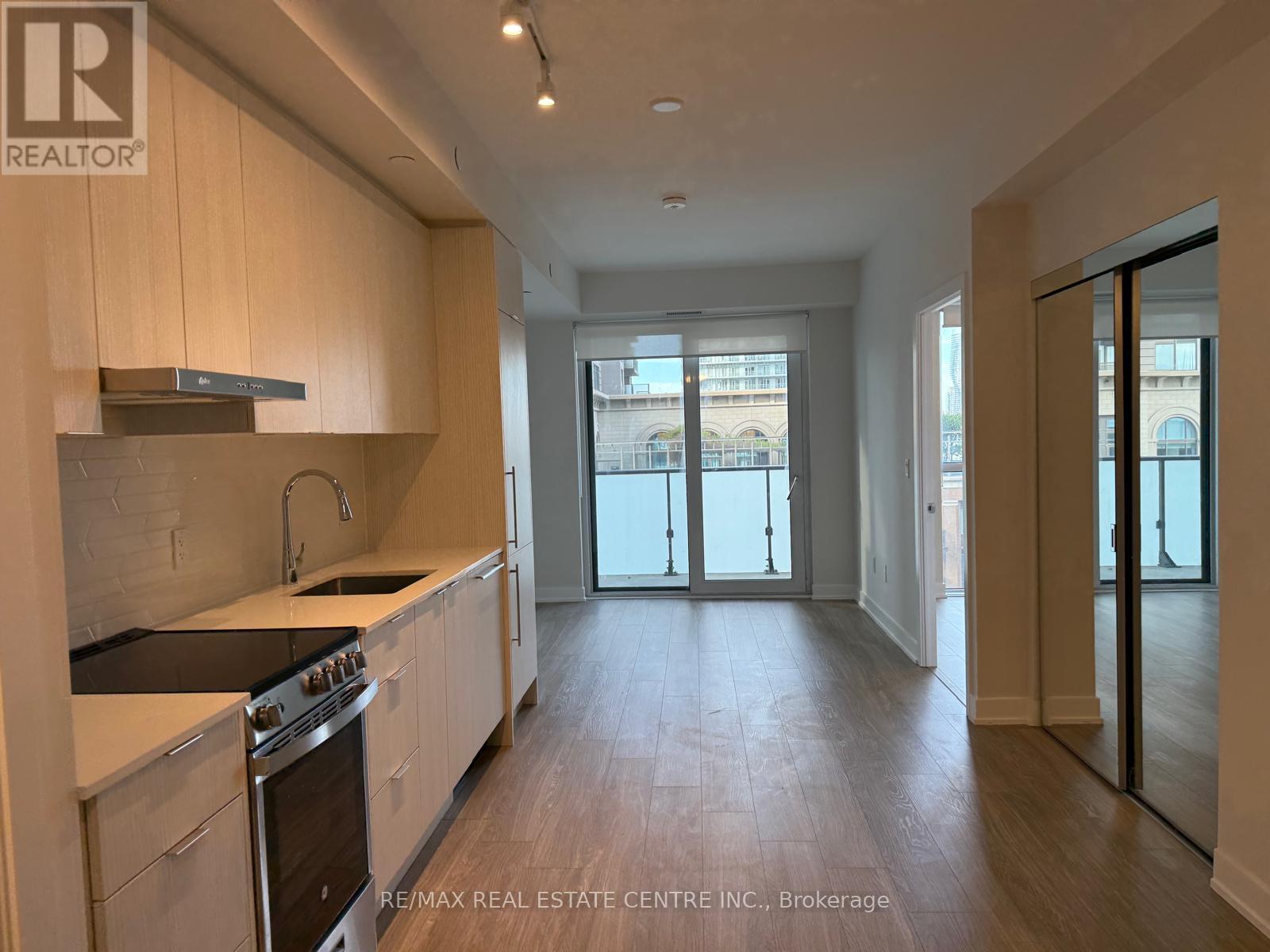 703 - 430 Square One Drive, Mississauga, Ontario  L5B 0L6 - Photo 10 - W12163868