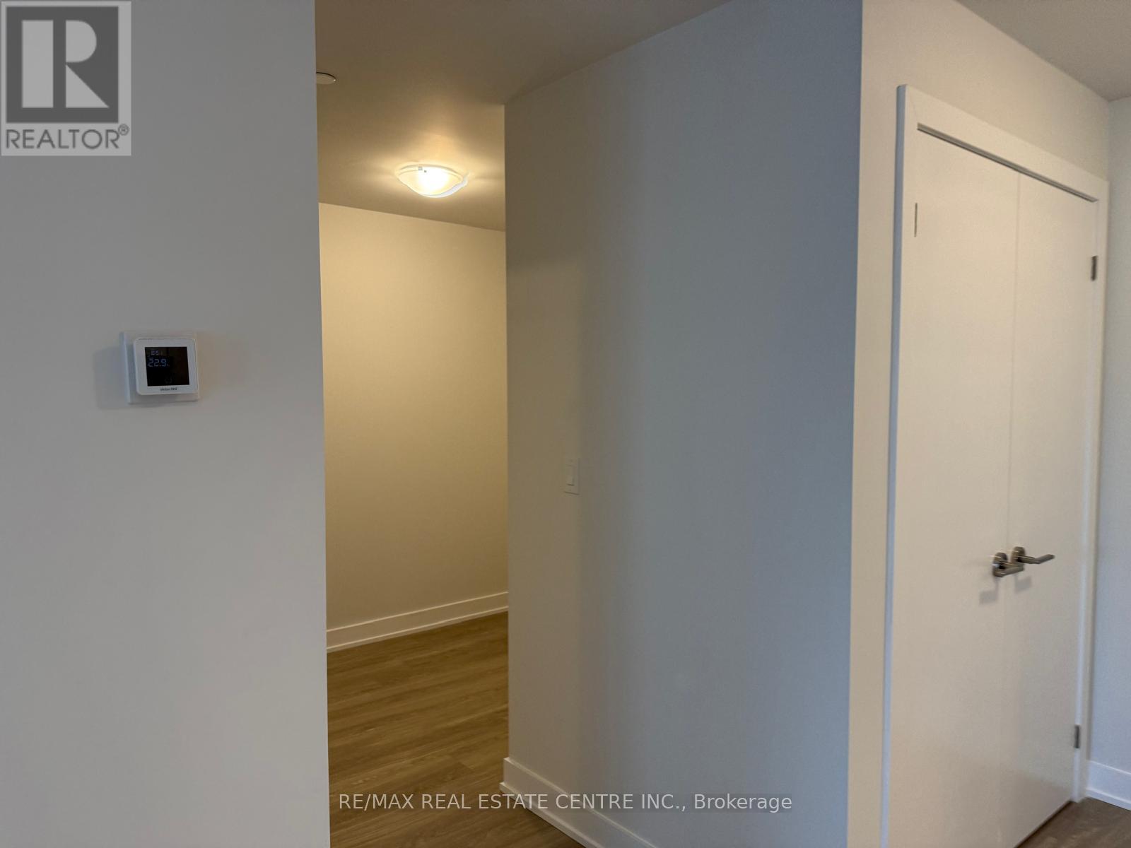 703 - 430 Square One Drive, Mississauga, Ontario  L5B 0L6 - Photo 17 - W12163868