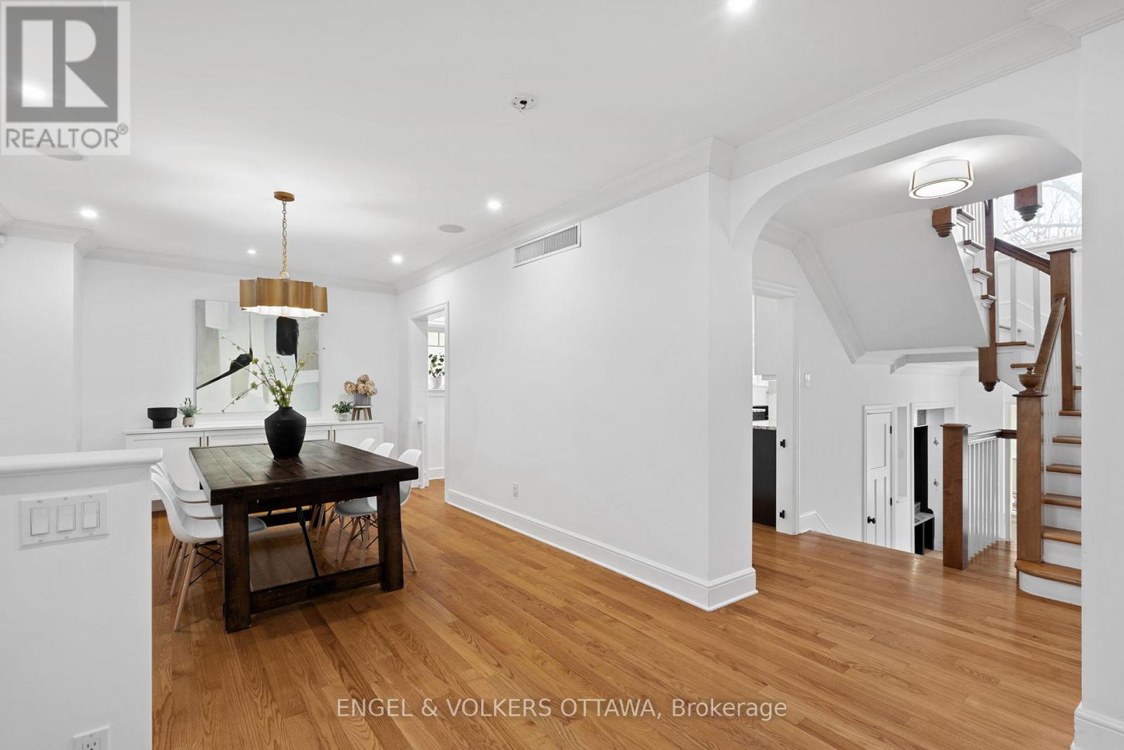 498 Queen Elizabeth Drive, Ottawa, Ontario  K1S 3N4 - Photo 10 - X12163943