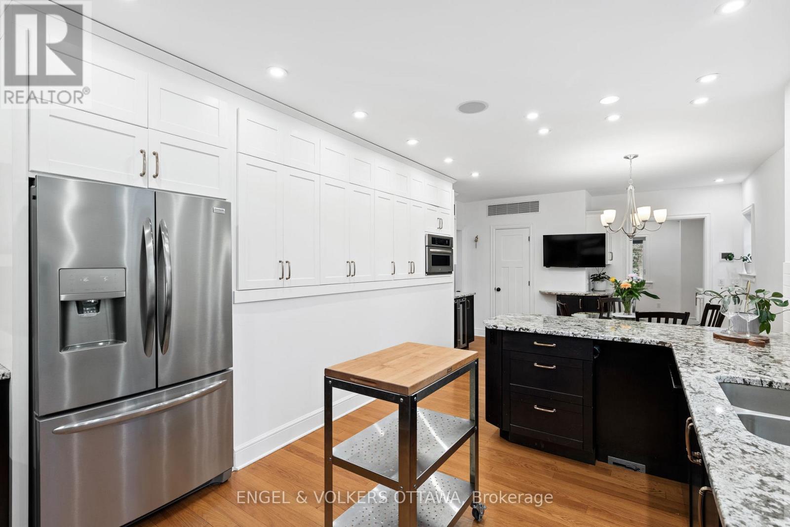 498 Queen Elizabeth Drive, Ottawa, Ontario  K1S 3N4 - Photo 14 - X12163943