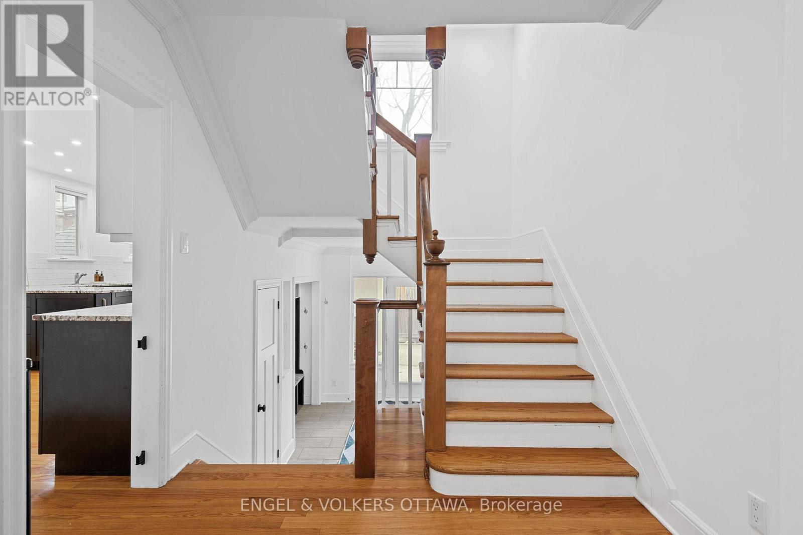 498 Queen Elizabeth Drive, Ottawa, Ontario  K1S 3N4 - Photo 20 - X12163943