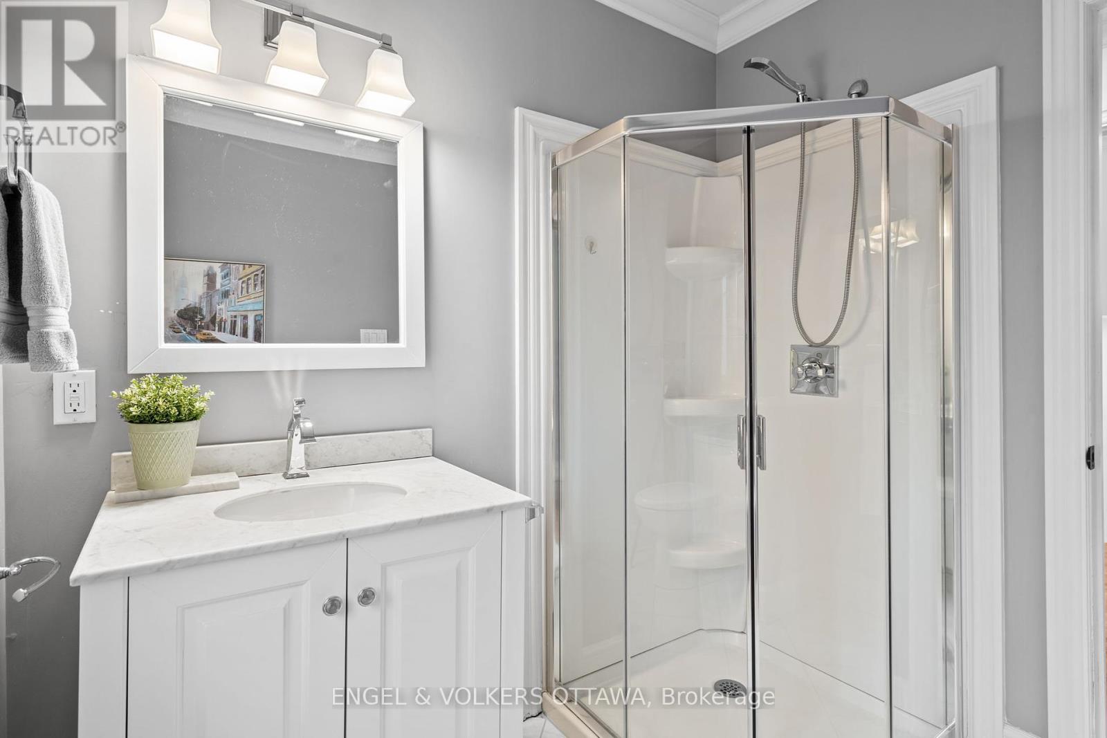 498 Queen Elizabeth Drive, Ottawa, Ontario  K1S 3N4 - Photo 28 - X12163943