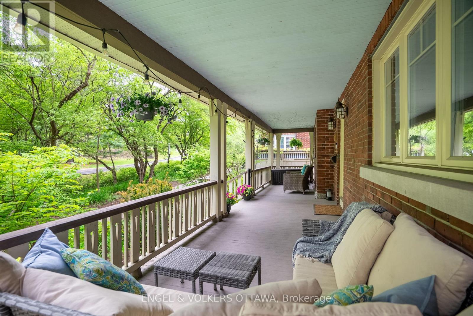 Property at 498 QUEEN ELIZABETH DRIVE image 3