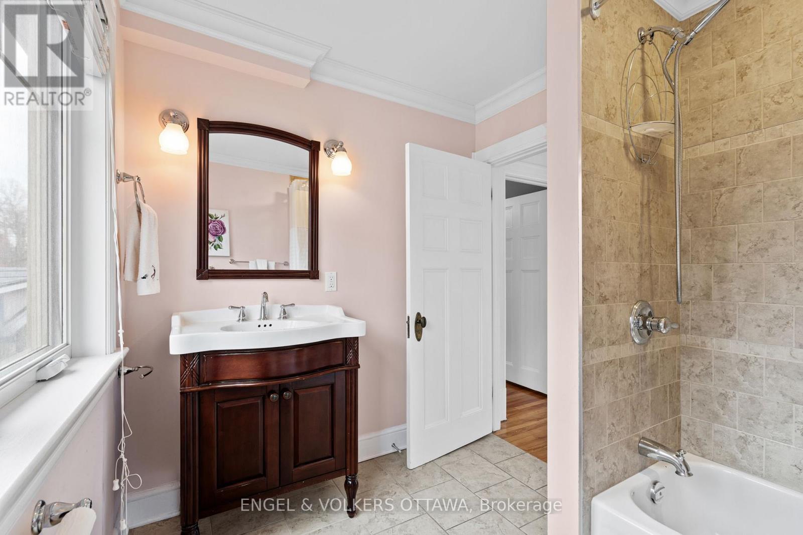 498 Queen Elizabeth Drive, Ottawa, Ontario  K1S 3N4 - Photo 36 - X12163943