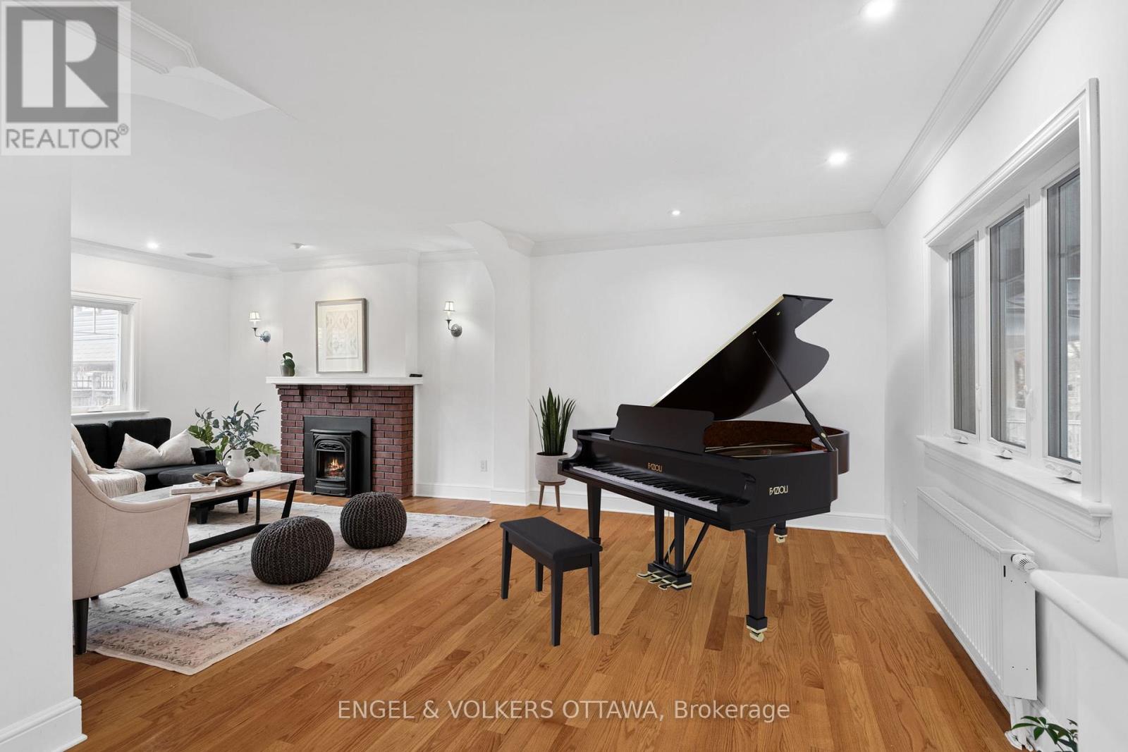 498 Queen Elizabeth Drive, Ottawa, Ontario  K1S 3N4 - Photo 7 - X12163943