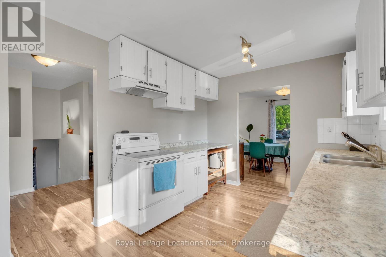 214 Sunnidale Street, Clearview, Ontario  L0M 1S0 - Photo 15 - S12163954