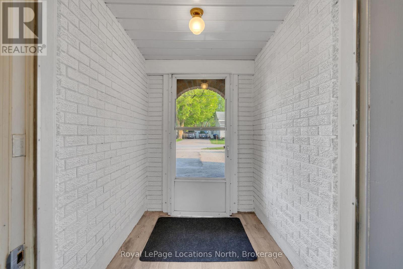 214 Sunnidale Street, Clearview, Ontario  L0M 1S0 - Photo 7 - S12163954