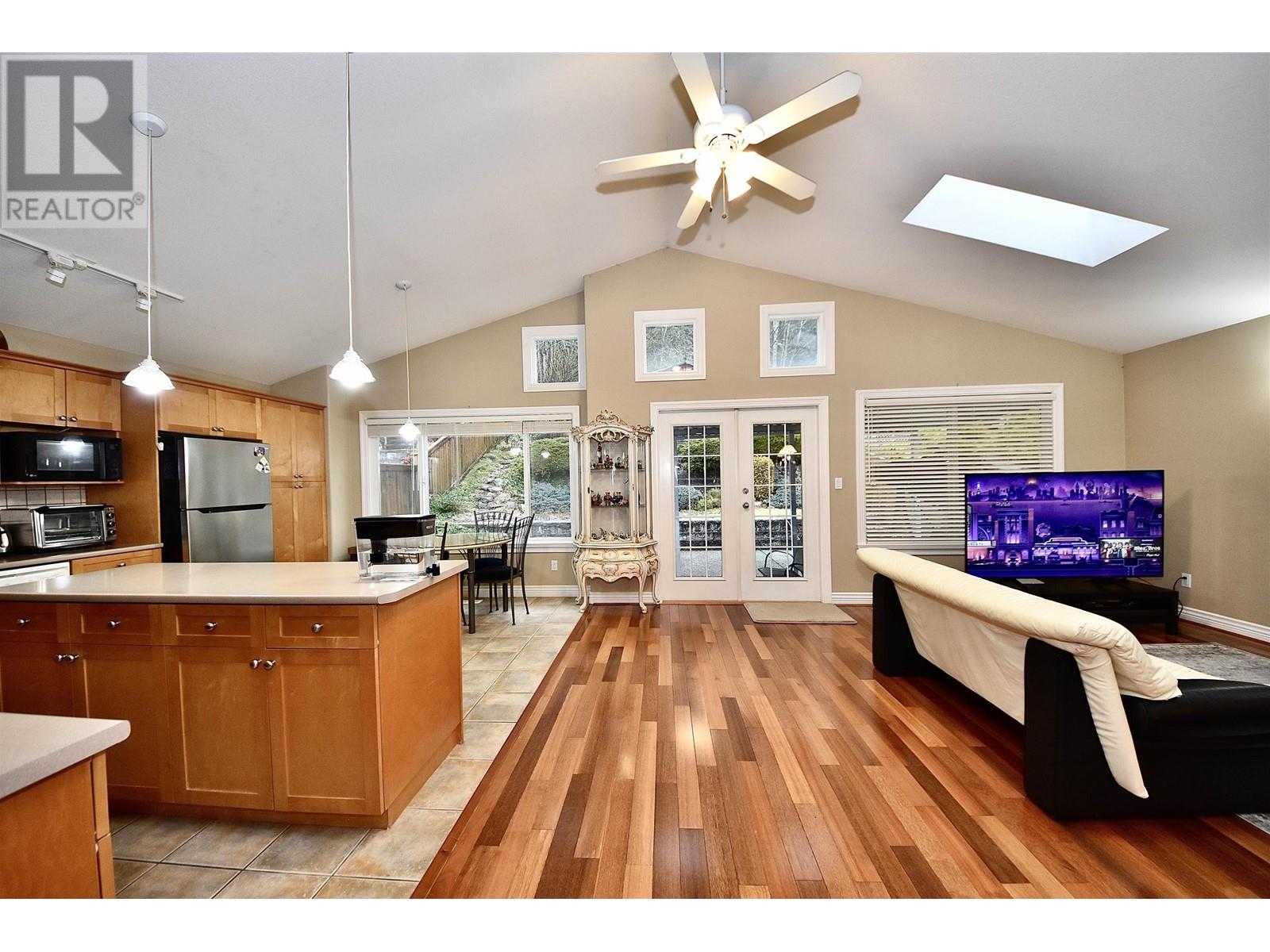 3035 Maplewood Court, Coquitlam, British Columbia  V3E 3P3 - Photo 6 - R3005212