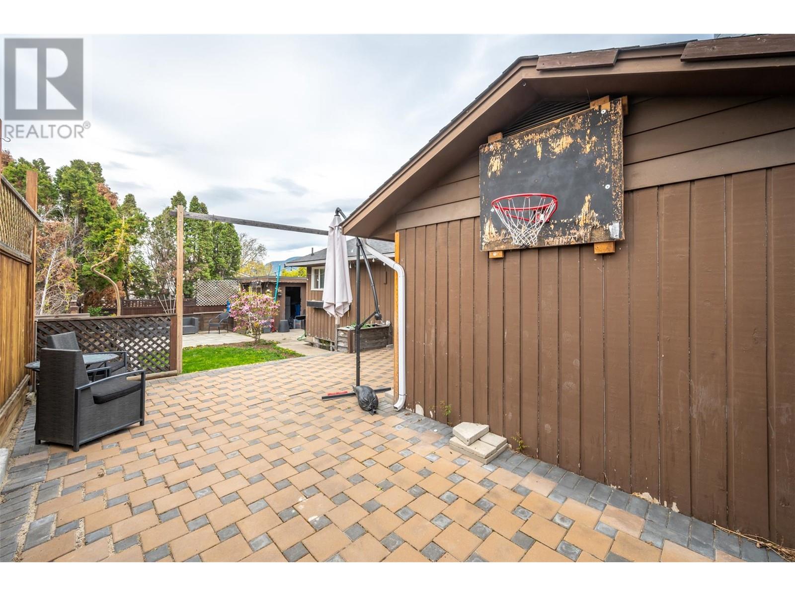 402 Heather Road, Penticton, British Columbia  V2a 6P2 - Photo 40 - 10345429