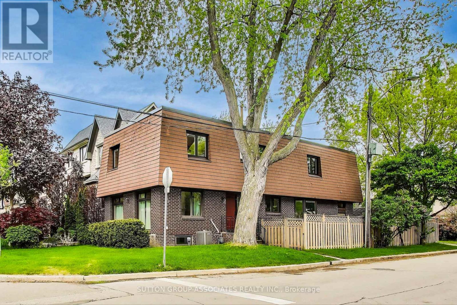 368 DOUGLAS AVENUE, Toronto, Ontario