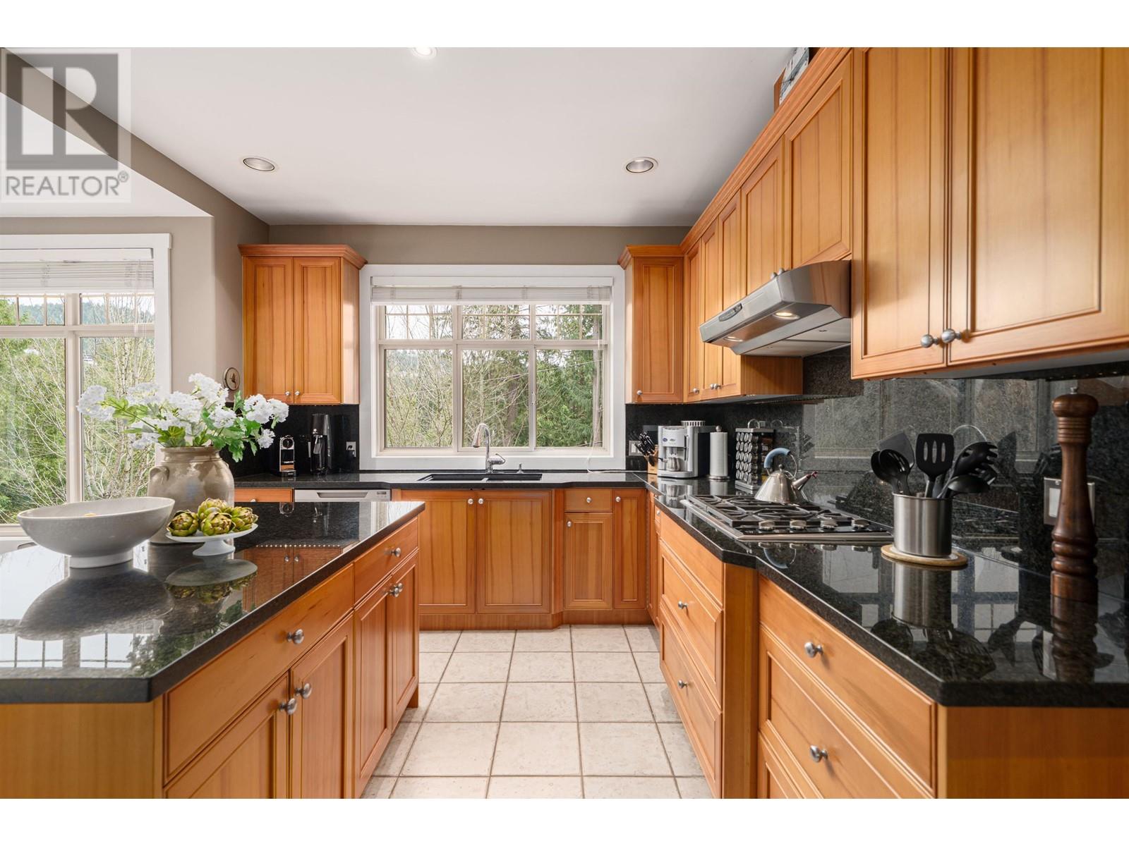 5780 Cranley Drive, West Vancouver, British Columbia  V7W 1S8 - Photo 12 - R3005590
