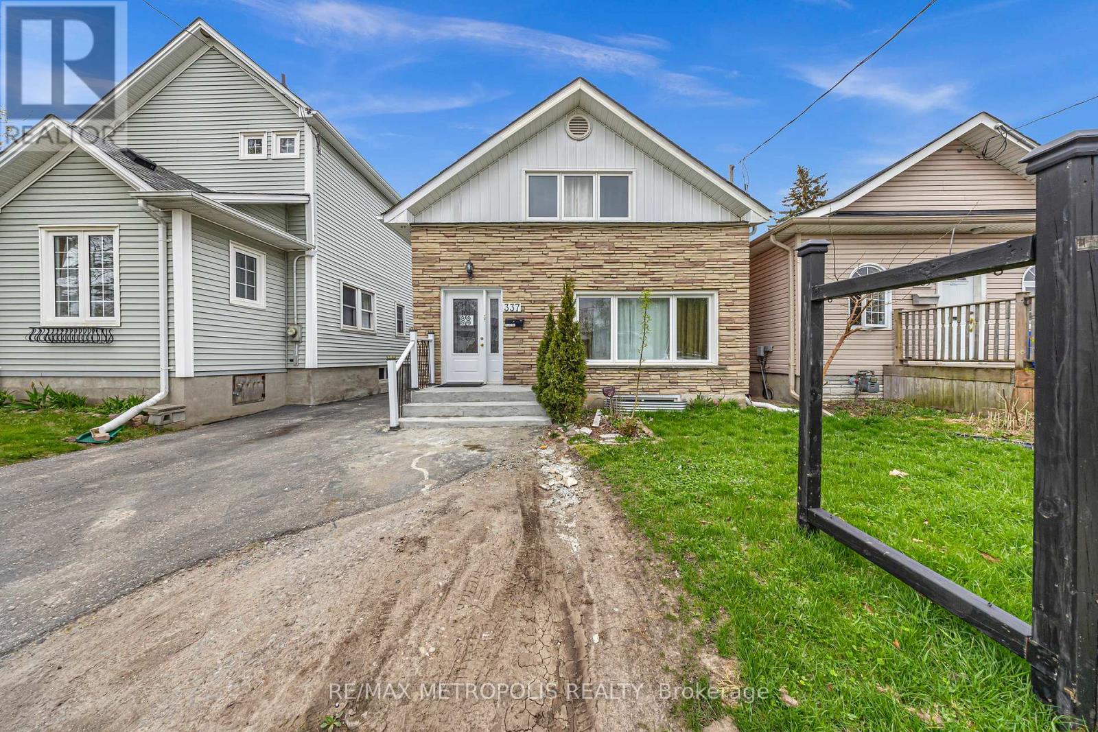 337 PINE AVENUE, Oshawa, Ontario