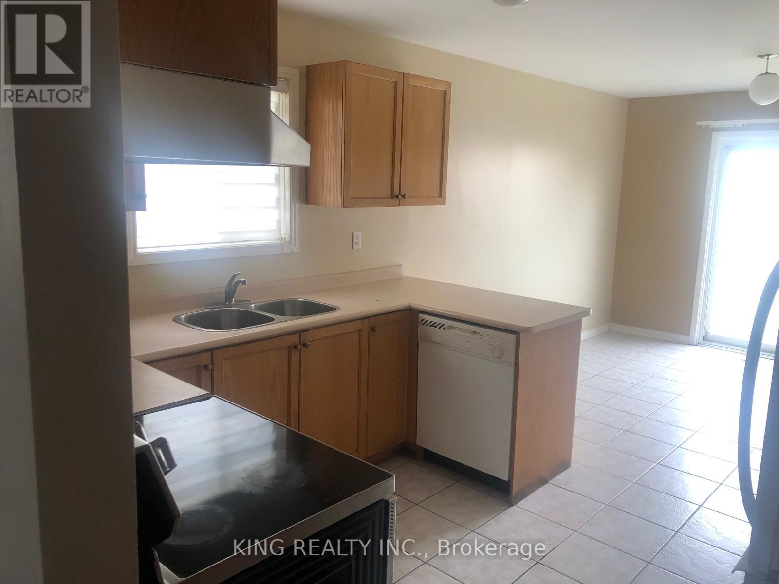 260 Stanley Street, Barrie, Ontario  L4M 6Y2 - Photo 2 - S12163930