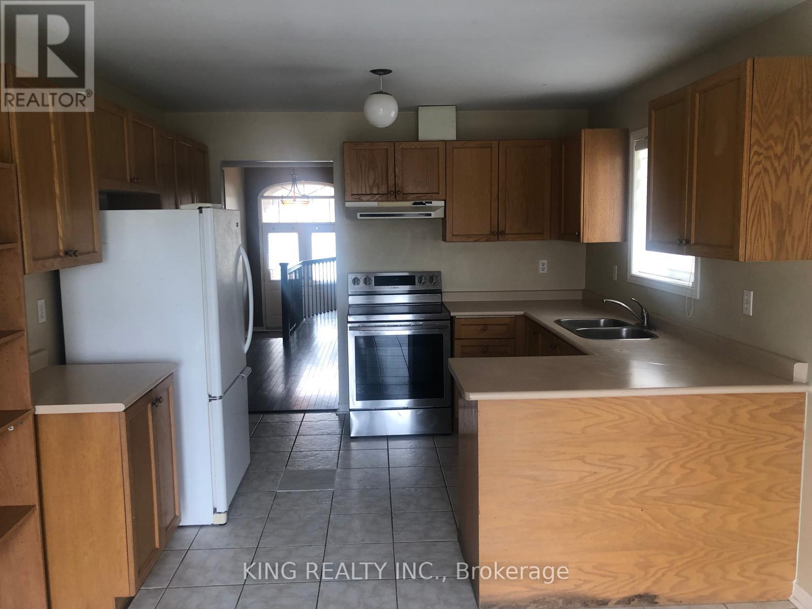 260 Stanley Street, Barrie, Ontario  L4M 6Y2 - Photo 3 - S12163930