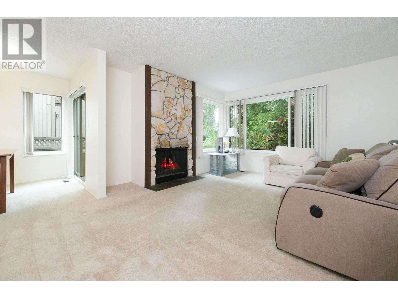 4728 Willowdale Place, Burnaby, British Columbia  V5G 4B4 - Photo 2 - R3004530