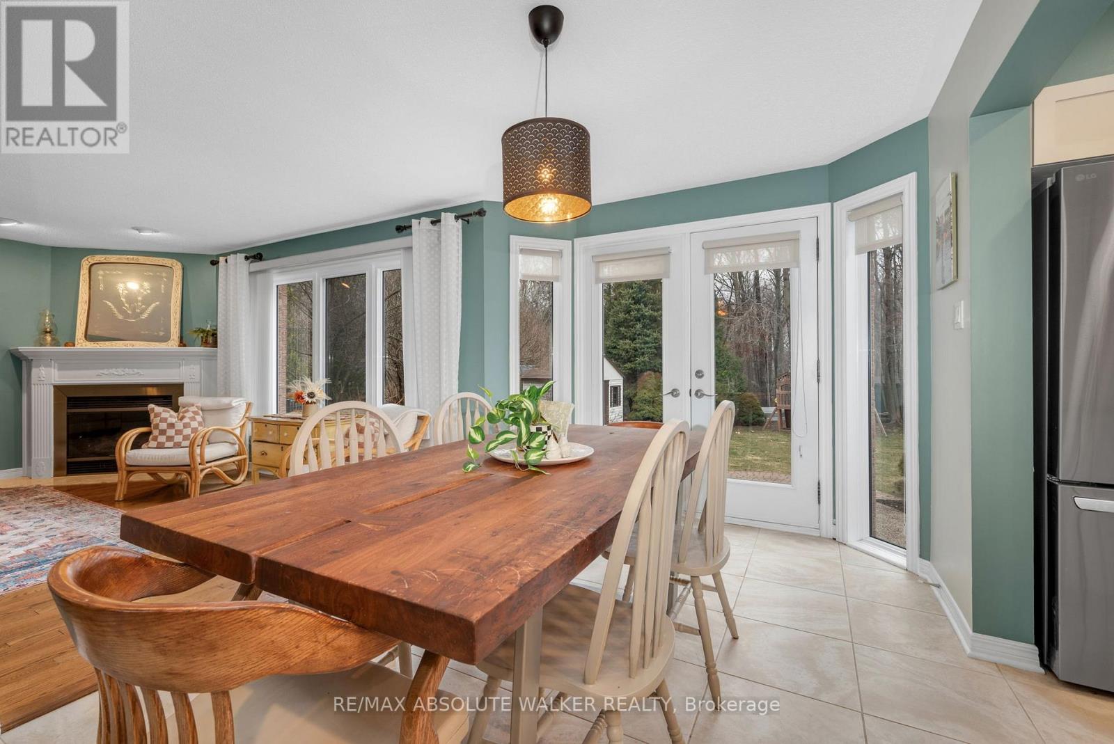 1651 Country Walk Drive, Ottawa, Ontario  K1C 8E2 - Photo 11 - X12100993