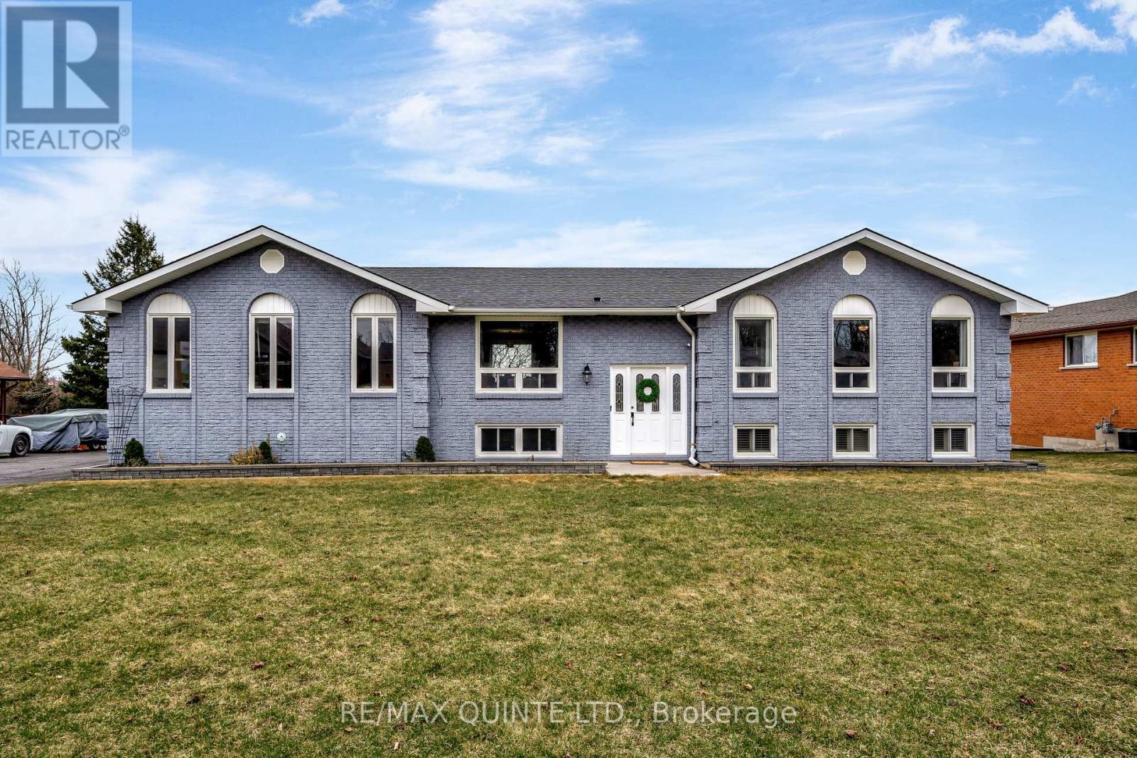 94 CLOVERLEAF DRIVE, Belleville, Ontario