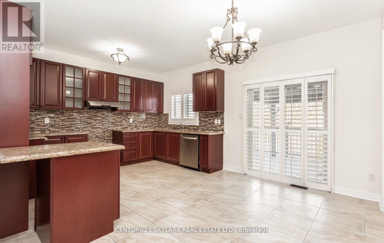 94 Bayhampton Drive, Brampton, Ontario  L6P 3A9 - Photo 11 - W12163898
