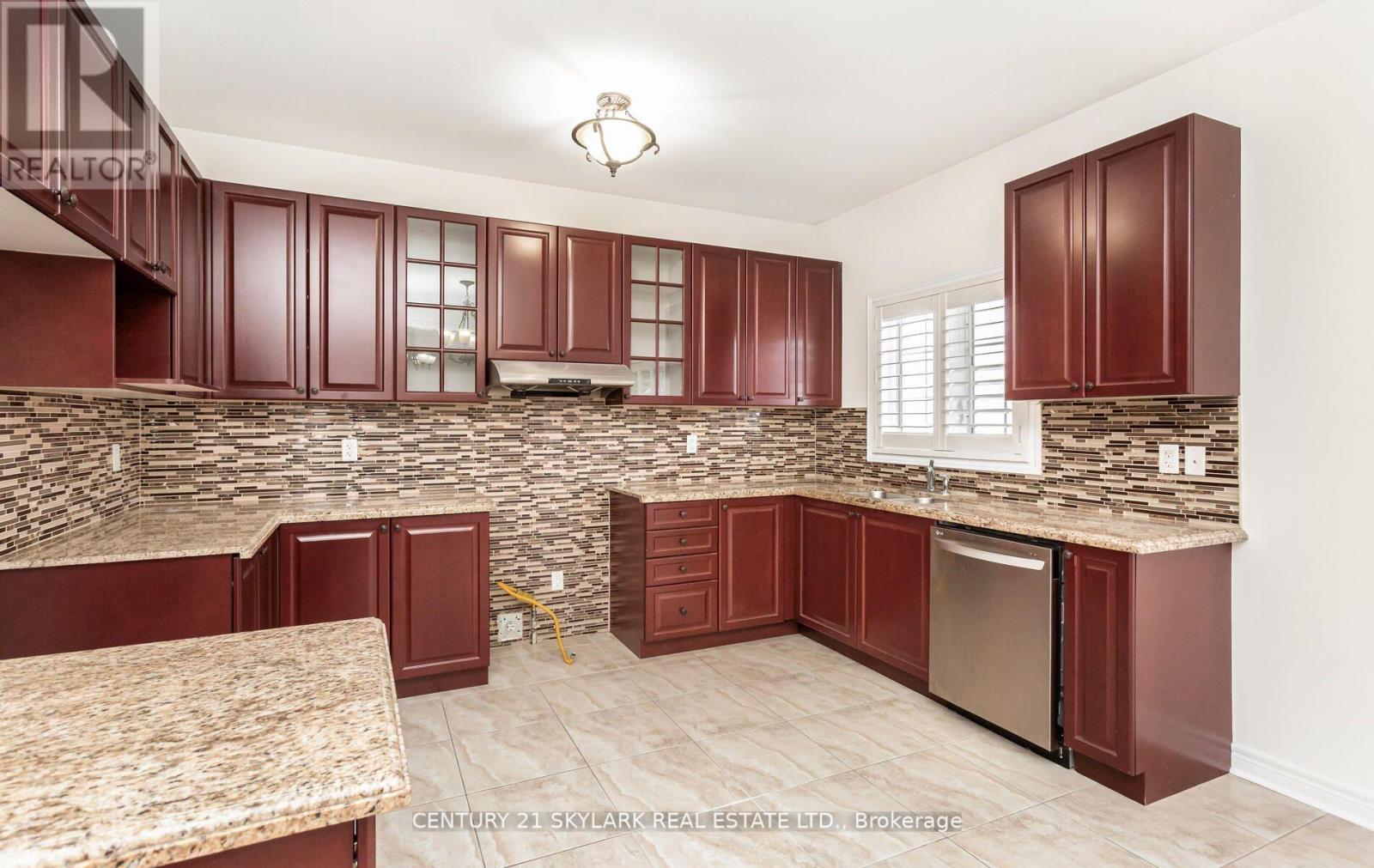 94 Bayhampton Drive, Brampton, Ontario  L6P 3A9 - Photo 13 - W12163898