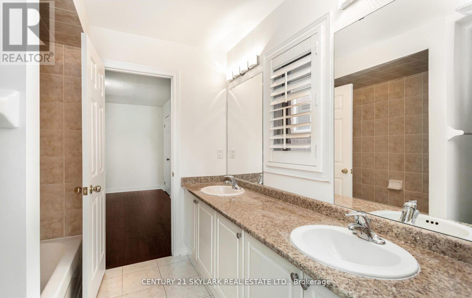94 Bayhampton Drive, Brampton, Ontario  L6P 3A9 - Photo 35 - W12163898