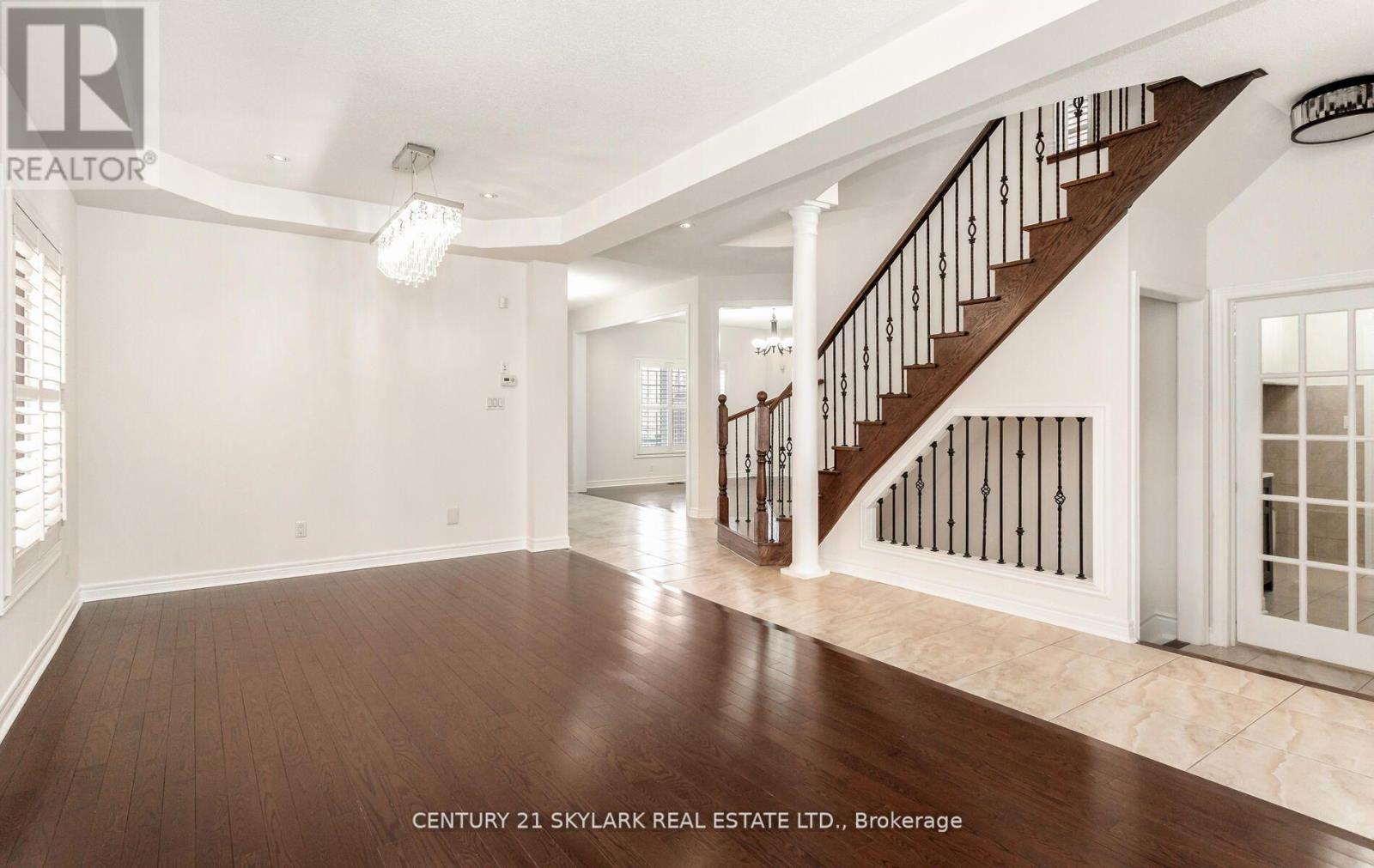 94 Bayhampton Drive, Brampton, Ontario  L6P 3A9 - Photo 7 - W12163898