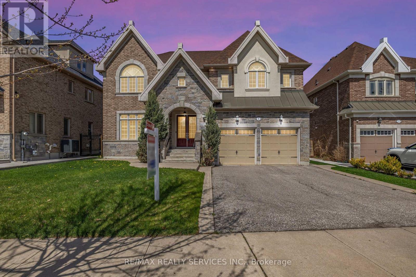 5 Perth Street, Brampton, Ontario  L6Z 4P3 - Photo 1 - W12163913