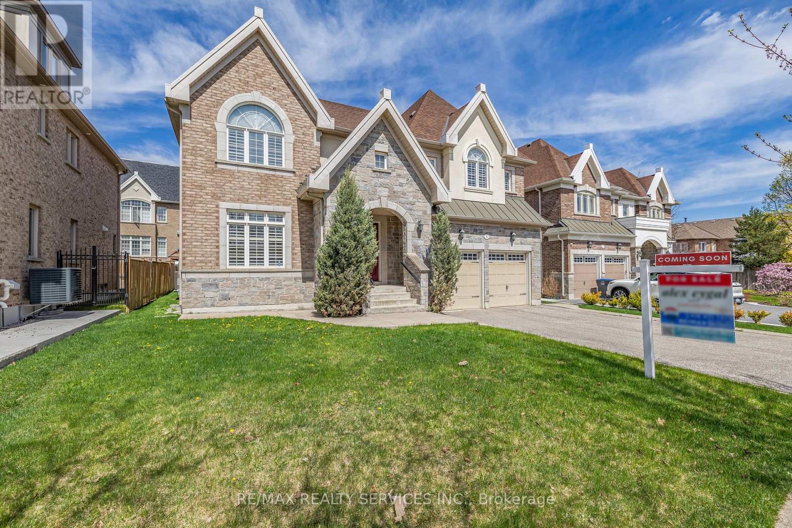 5 Perth Street, Brampton, Ontario  L6Z 4P3 - Photo 3 - W12163913
