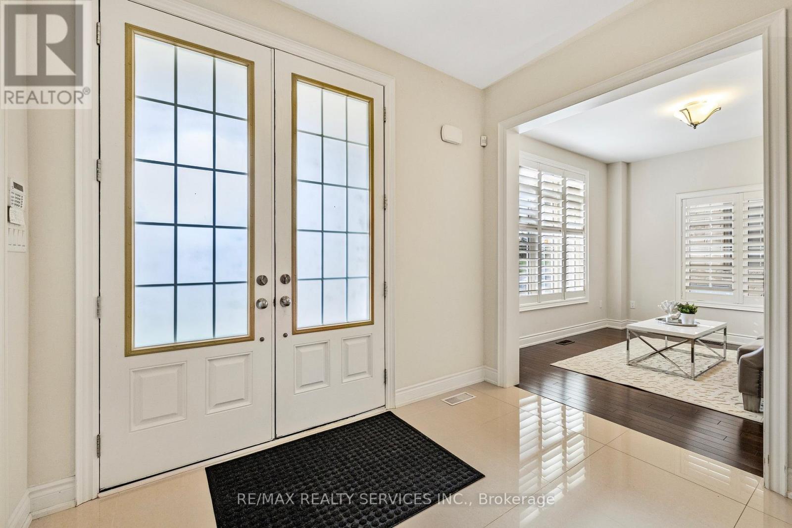 5 Perth Street, Brampton, Ontario  L6Z 4P3 - Photo 5 - W12163913