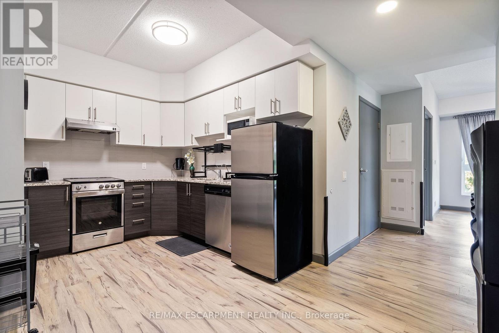 422 - 77 Leland Street, Hamilton, Ontario  L8S 3A1 - Photo 4 - X12163892