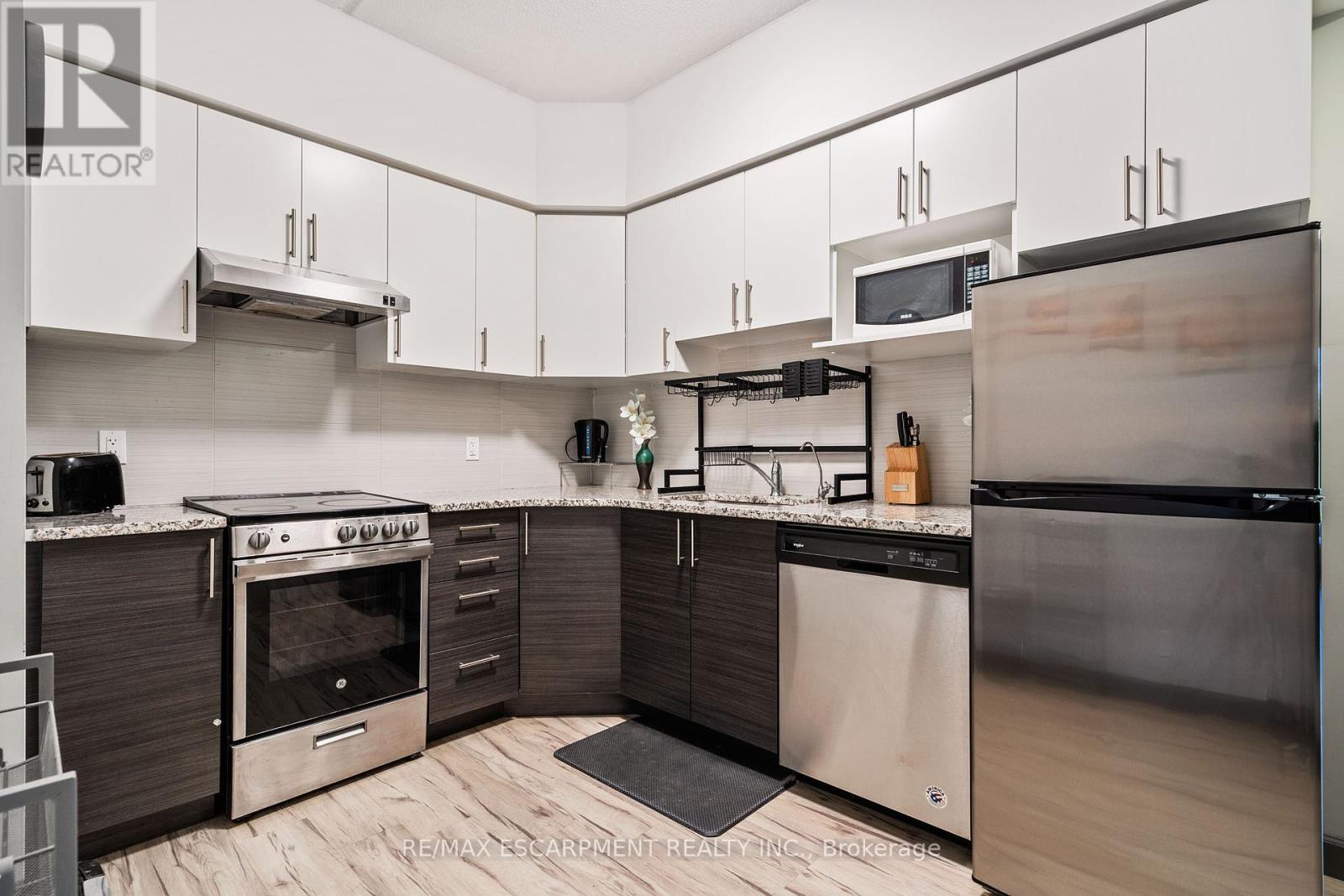 Property at 422 - 77 LELAND STREET image 5