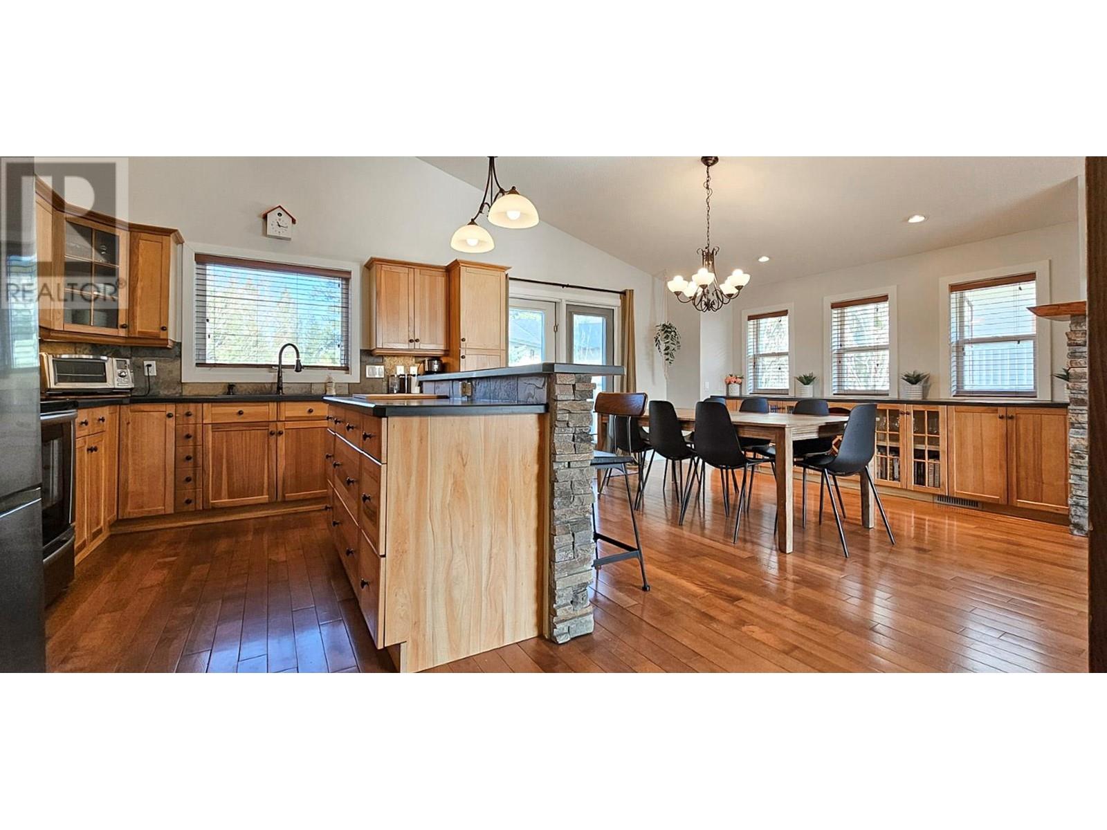 5041 Riverview Road, Fairmont Hot Springs, British Columbia  V0B 1L1 - Photo 5 - 10340237