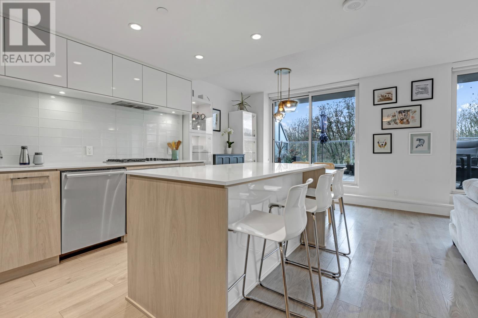 611 680 Seylynn Crescent, North Vancouver, British Columbia  V7J 0B5 - Photo 3 - R3005592