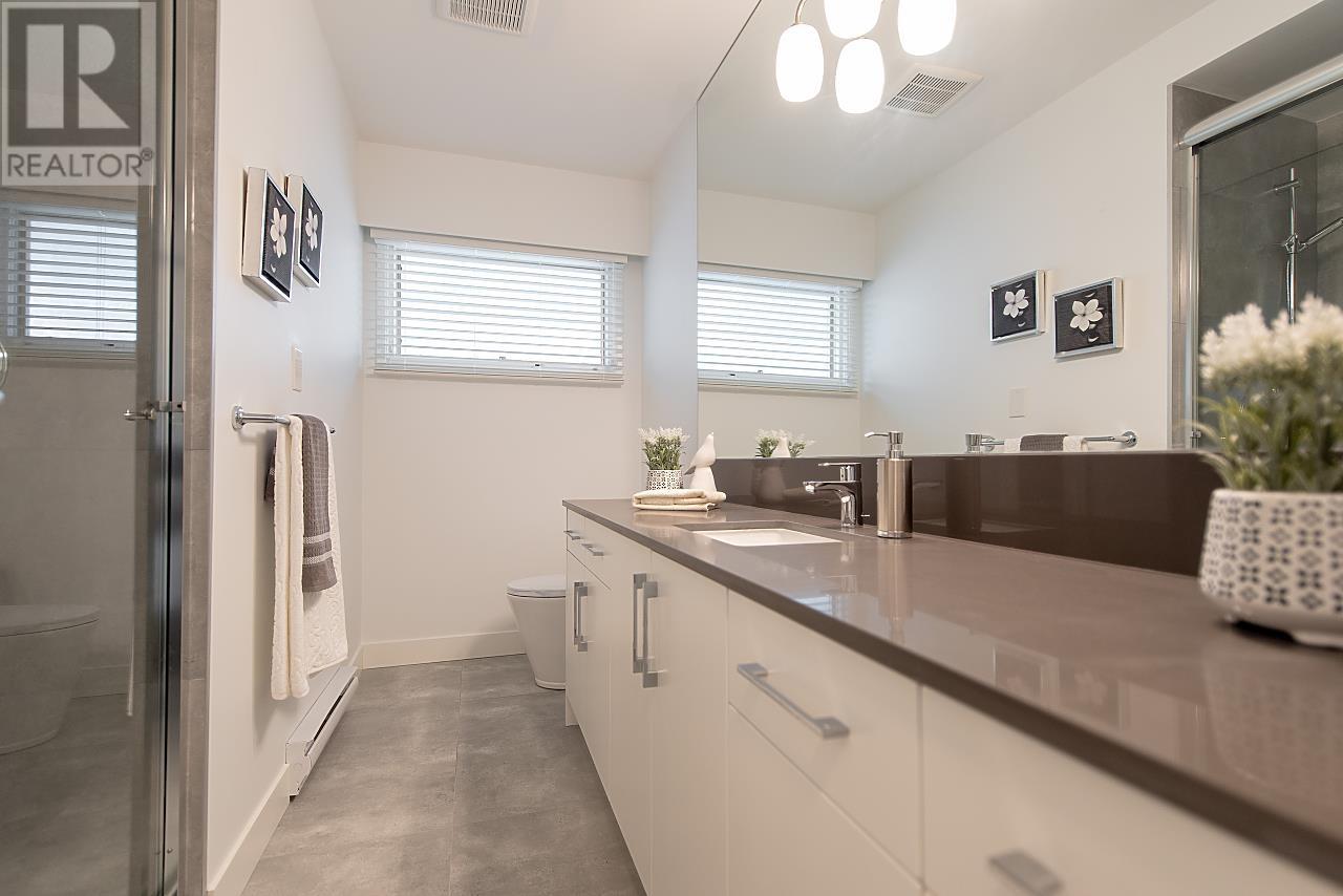 Listing Picture 11 of 19 : 3116 E 62ND AVENUE, Vancouver / 溫哥華 - 魯藝地產 Yvonne Lu Group - MLS Medallion Club Member