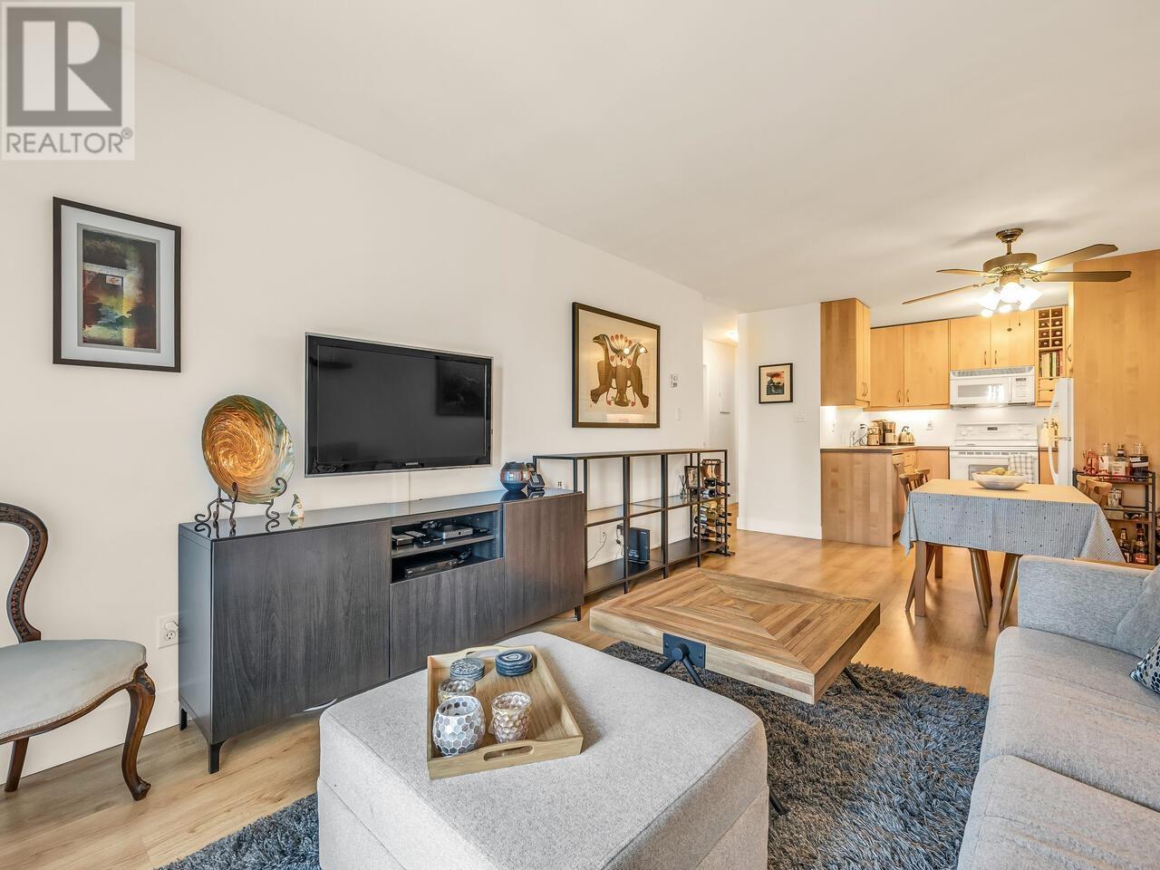 206 251 W 4TH STREET, North Vancouver, British Columbia