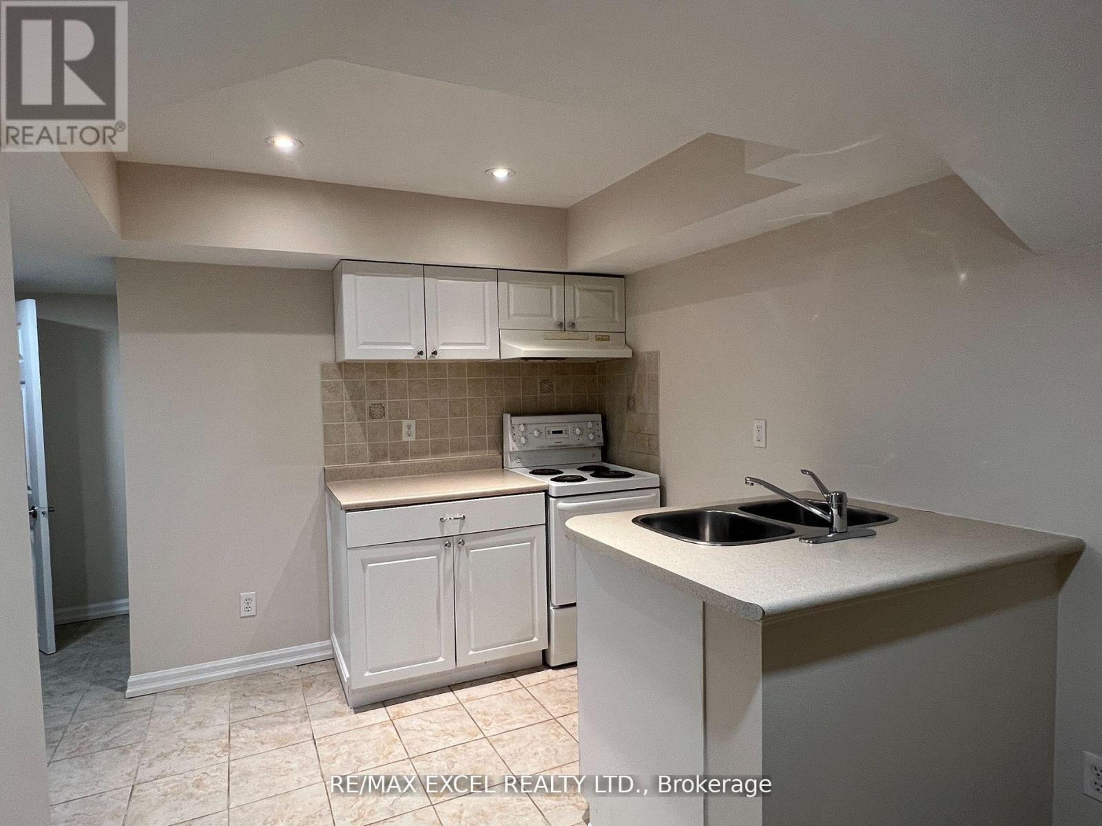 8 Charles Sturdy Road, Markham, Ontario  L6C 3A8 - Photo 26 - N12163969