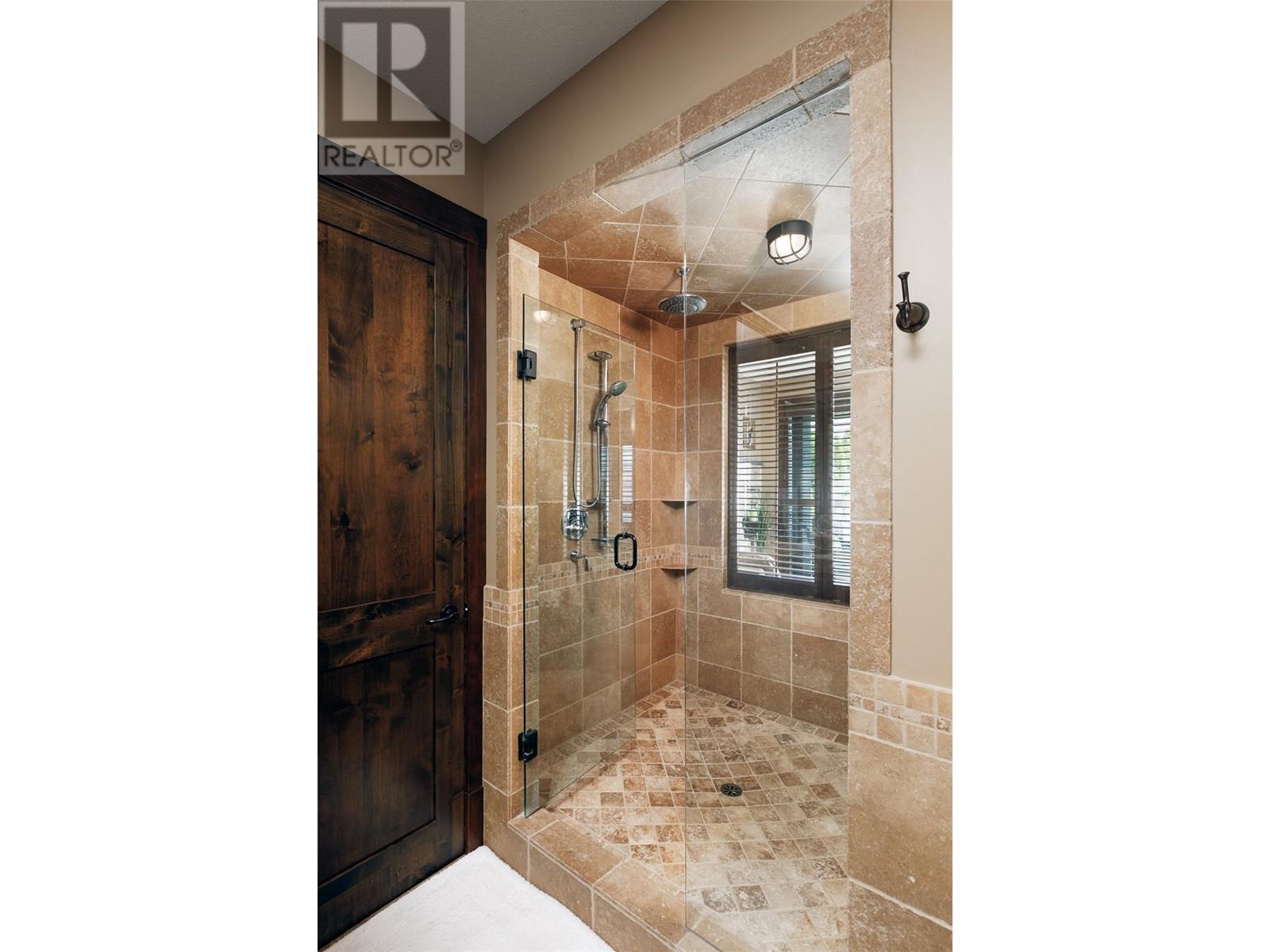 Property at 1528 Vineyard Drive image 3