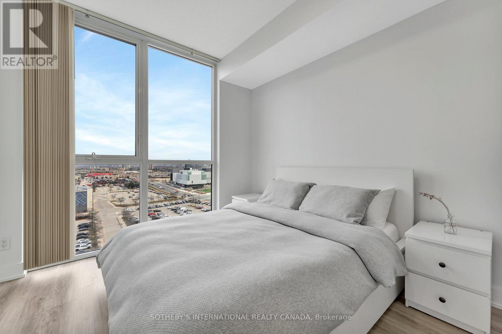 1516 - 339 Rathburn Road W, Mississauga, Ontario  L5B 0K6 - Photo 12 - W12163970