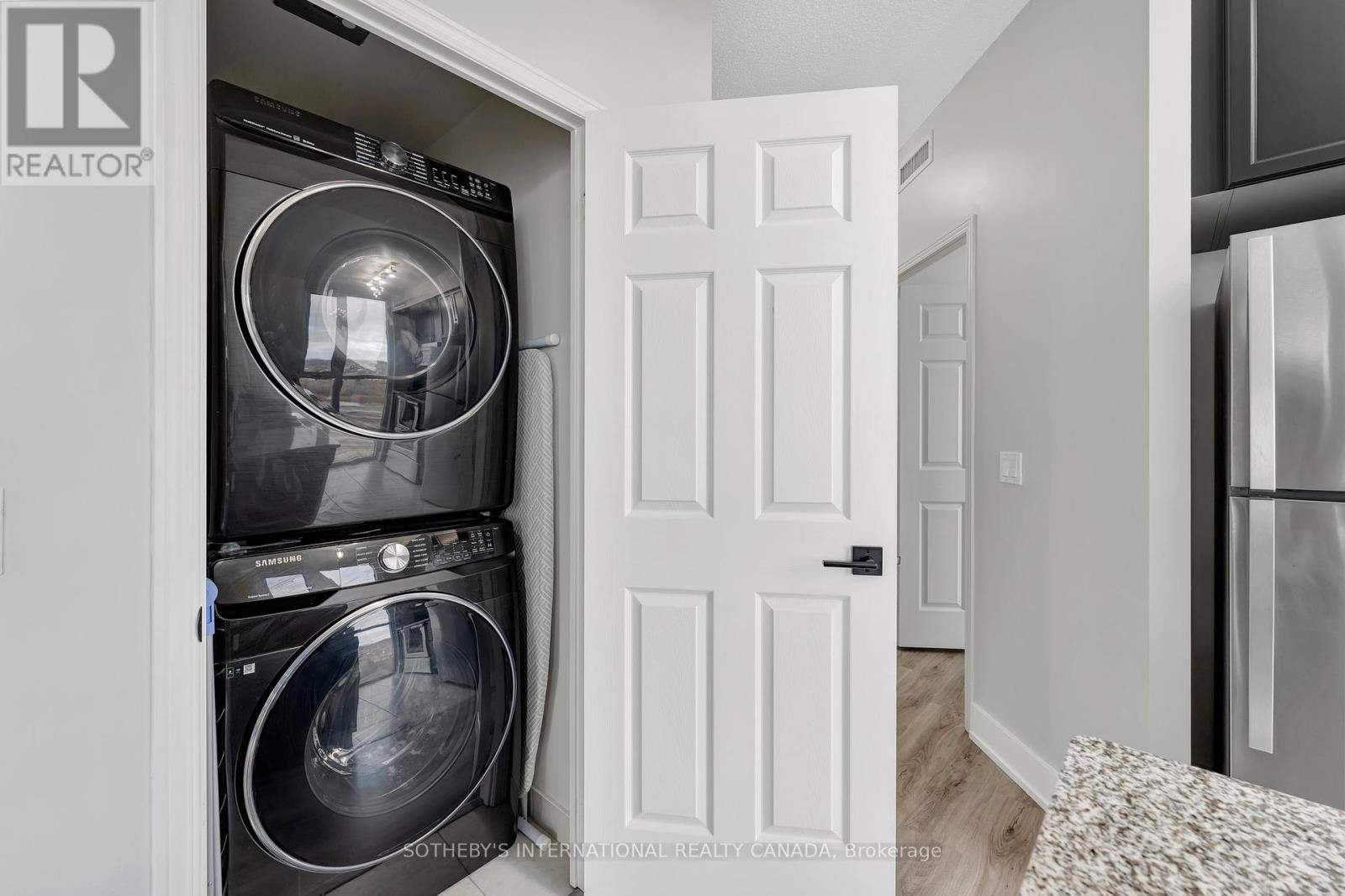 1516 - 339 Rathburn Road W, Mississauga, Ontario  L5B 0K6 - Photo 18 - W12163970