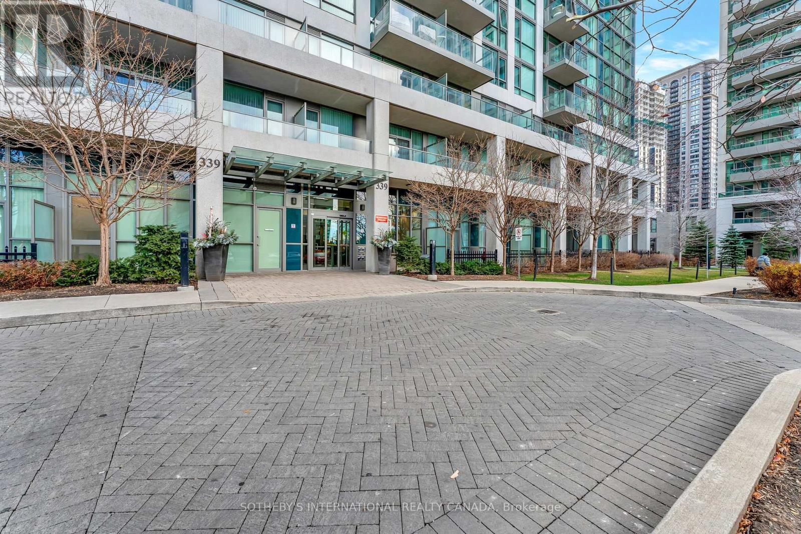 1516 - 339 Rathburn Road W, Mississauga, Ontario  L5B 0K6 - Photo 2 - W12163970