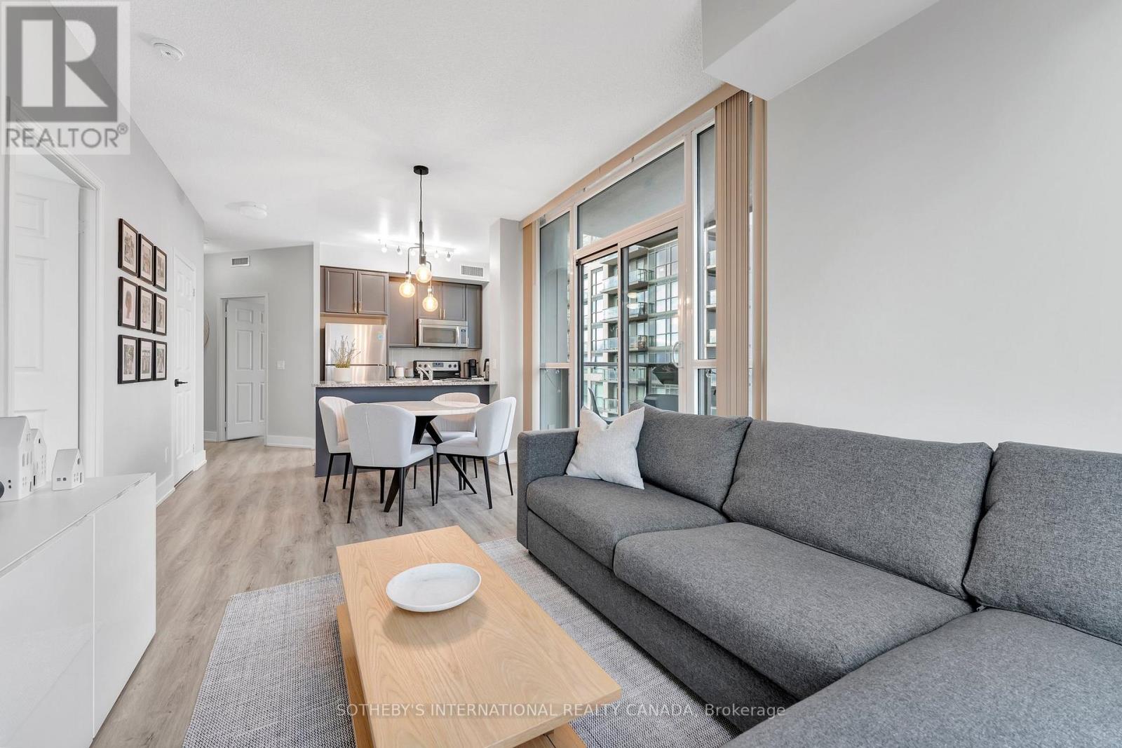 1516 - 339 Rathburn Road W, Mississauga, Ontario  L5B 0K6 - Photo 8 - W12163970