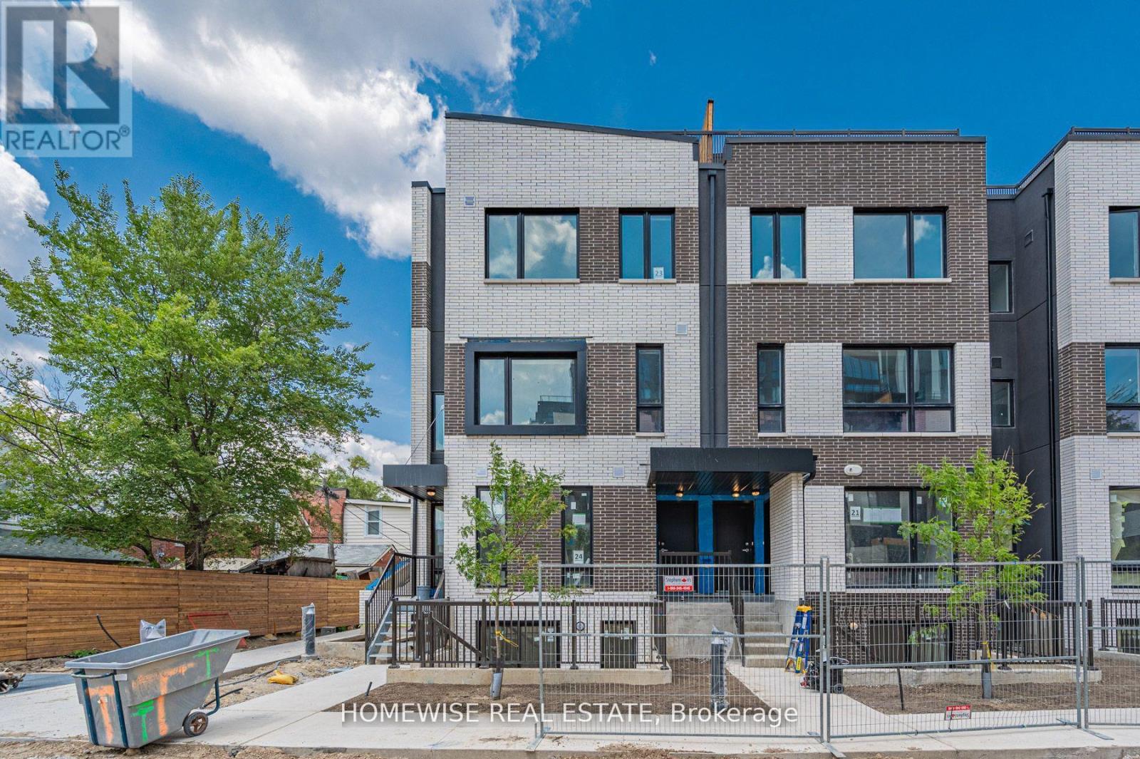 Th7 - 30 Ed Clark Gardens Boulevard, Toronto (Weston-Pellam Park), Ontario  M6N 0B5 - Photo 17 - W12163988